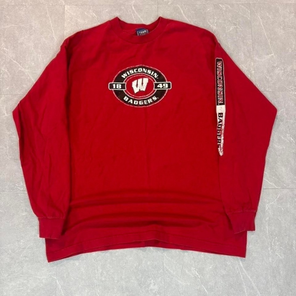 2000's Wisconsin Badgers‎ red long sleeve shirt Size XL #NCAA #college